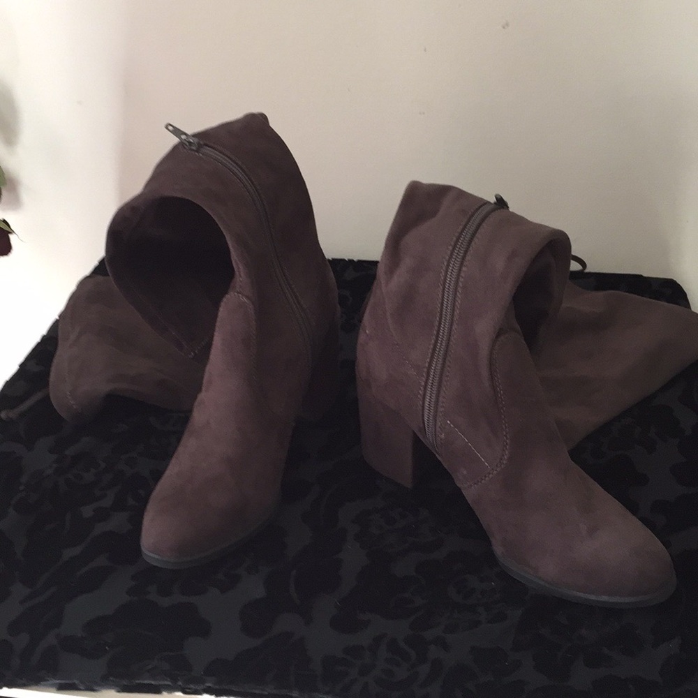 DSW knee high boots suede never worn neutral brown